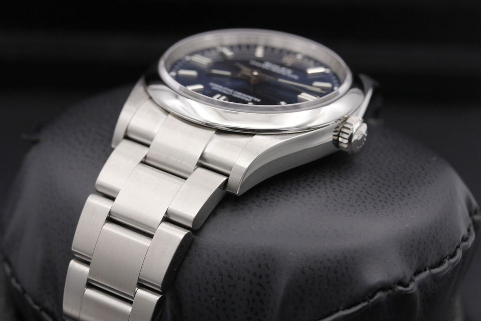 Rolex Oyster Perpetual 126000 Image 2